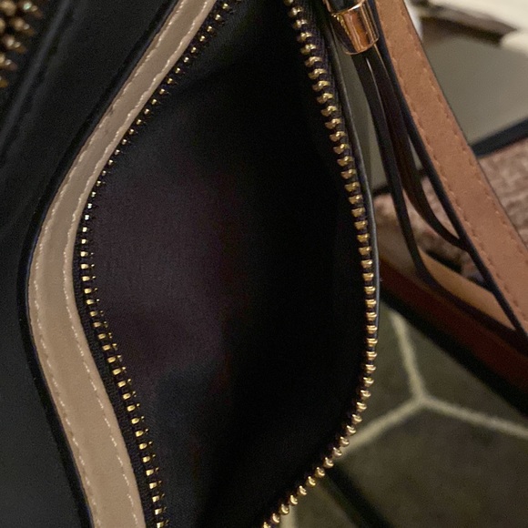 NWOT Boutique Navy and Tan Crossbody Bag Adjustable Strap - Picture 9 of 11